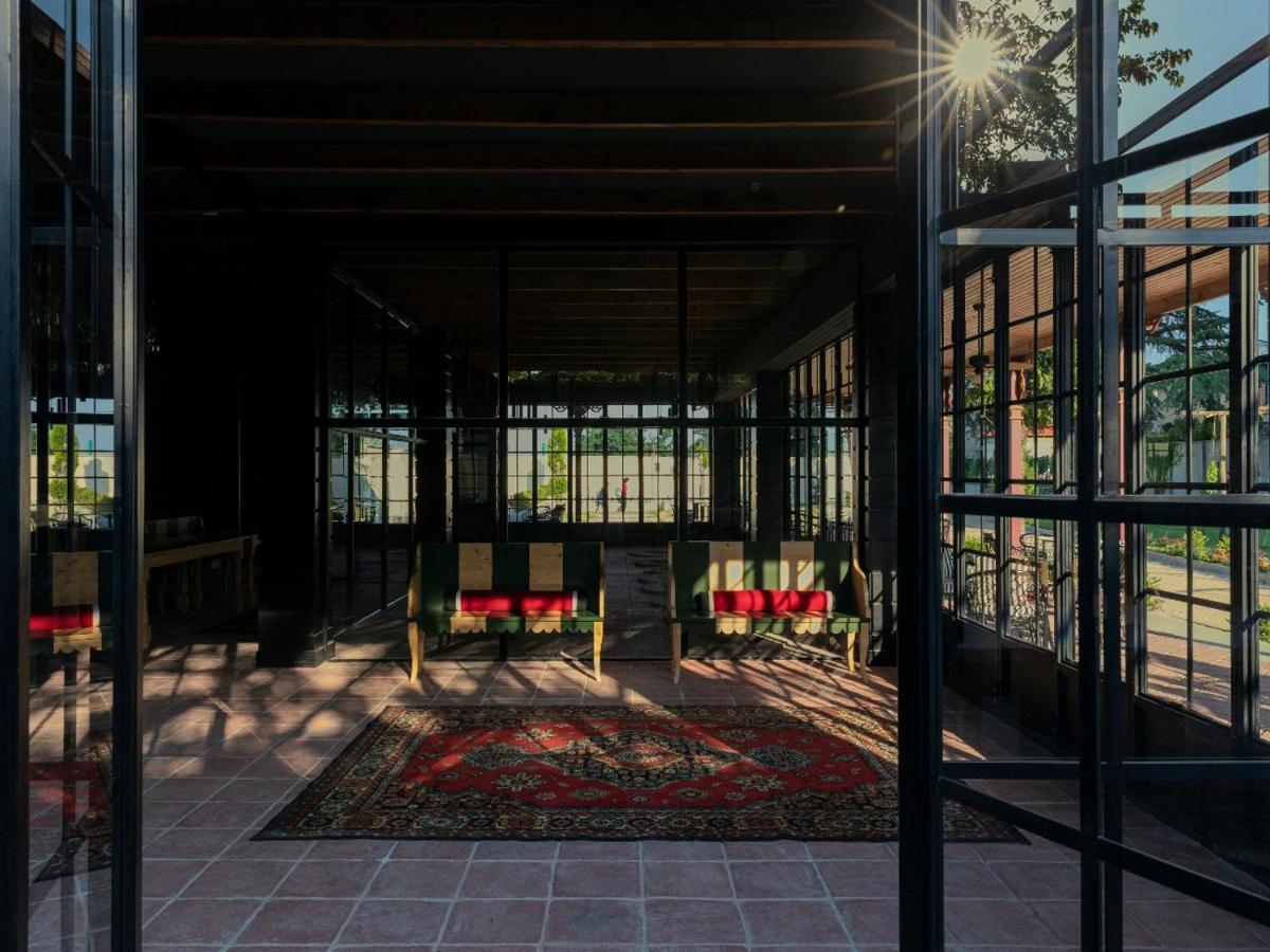 Esquisse Design Hotel Telavi Buitenkant foto